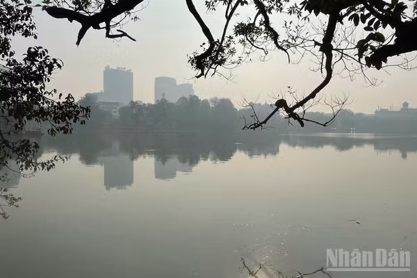 Dự báo khu vực Hà Nội ngày nắng, đêm không mưa, sáng sớm có nơi có sương mù. (Ảnh: Đ.T)