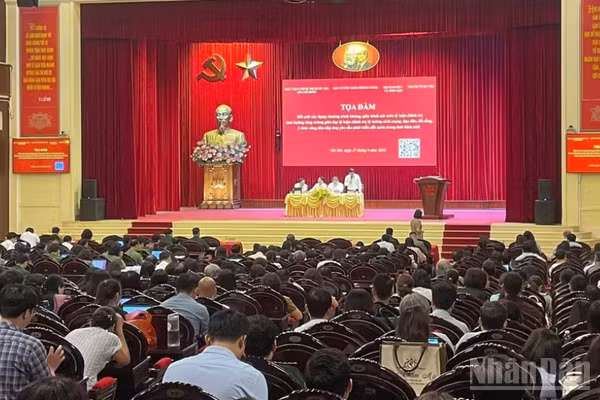 Quang cảnh tọa đàm. (Ảnh: PHẠM CƯỜNG)