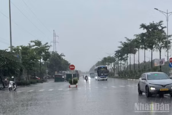 Dự báo khu vực Hà Nội ngày có mưa vừa, mưa to, cục bộ có nơi mưa rất to. (Ảnh minh họa: Đ.T)