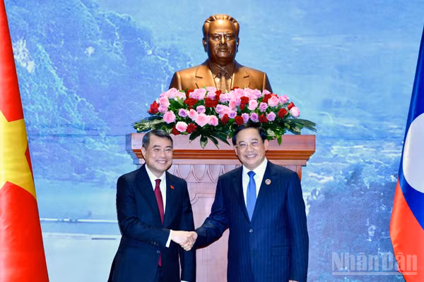 Thủ tướng Chính phủ Lê Minh Hưng và Chủ tịch Quốc hội Lào Sonexay Siphandone. (Ảnh: THANH GIANG)