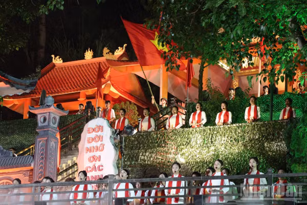 Chương trình cầu truyền hình trực tiếp “Sao sáng dẫn đường” tại Tuyên Quang.
