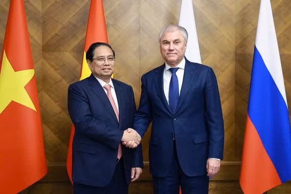 Thủ tướng Chính phủ Phạm Minh Chính hội kiến Chủ tịch Duma Quốc gia Nga Vyacheslav Volodin. (Ảnh: VGP/Nhật Bắc)