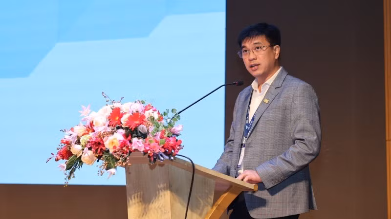 pgsts-bui-quang-hung-giam-doc-ueh-phat-bieu-khai-mac.jpg