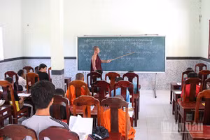 Lớp học hè ở Chùa PôthiVongsa ấp 4, xã Xà Phiên,