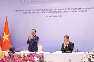 Đồng chí Trần Cẩm Tú, Ủy viên Bộ Chính trị, Thường trực Ban Bí thư cùng Phó Tổng Thư ký Đảng Hành động Nhân dân Singapore, Bộ trưởng Quốc phòng kiêm Bộ trưởng Điều phối dịch vụ công Chan Chun Sing đồng chủ trì Đối thoại Chiến lược Việt Nam-Singapore lần thứ nhất. (Ảnh: Phương Hoa/TTXVN)