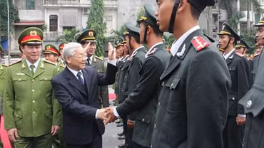 Tổng Bí thư Nguyễn Phú Trọng đến thăm, kiểm tra công tác ứng trực, sẵn sàng chiến đấu tại Bộ Tư lệnh Cảnh sát cơ động nhân dịp Tết Nguyên đán Bính Thân năm 2016.