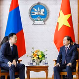 Chủ tịch Quốc hội Trần Thanh Mẫn hội kiến Thủ tướng Mông Cổ Nyam-Osor Uchral. (Ảnh: Doãn Tấn/TTXVN)