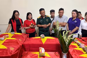 Thượng tá Trần Quang Huy, Đội trưởng Đội tìm kiếm, quy tập hài cốt liệt sĩ (Bộ Chỉ huy quân sự tỉnh Tuyên Quang) chia sẻ thông tin về những hài cốt mới được quy tập tại địa phương trong Chiến dịch 500 ngày đêm.