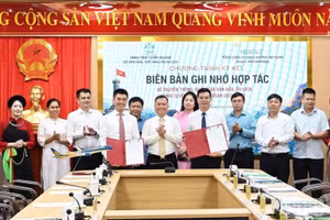 Sở Văn hóa, Thể thao và Du lịch tỉnh Tuyên Quang và Trung tâm Heritage ký kết biên bản ghi nhớ hợp tác truyền thông, quảng bá văn hóa, du lịch. (Ảnh: Sở Văn hóa, Thể thao và Du lịch Tuyên Quang)