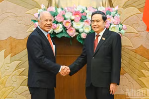 Chủ tịch Quốc hội Trần Thanh Mẫn và Tổng Bí thư Đảng Lao động Mexico Alberto Anaya Gutiérrez. (Ảnh: DUY LINH)