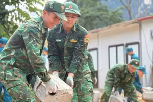 Đồn Biên phòng Cốc Pàng hỗ trợ xây điểm trường mầm non Cốc Pàng (Cao Bằng).