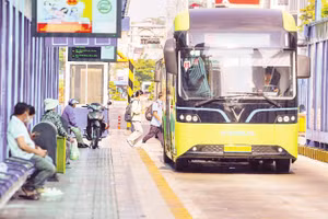 Thành phố Hồ Chí Minh đặt lộ trình cụ thể đến năm 2030 đưa vào hoạt động phương tiện công cộng thân thiện với môi trường (Ảnh: THẾ ANH)