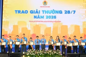 Các Chủ tịch Công đoàn cơ sở tiêu biểu vinh dự được trao Giải thưởng 28/7 năm 2026. (Ảnh: VIỆT DŨNG)