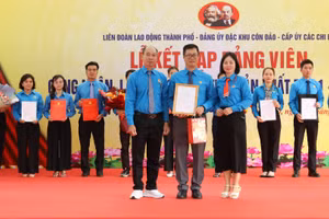 32 công nhân ưu tú vinh dự được kết nạp Đảng tại mảnh đất giàu truyền thống cách mạng Côn Đảo vào ngày 3/2