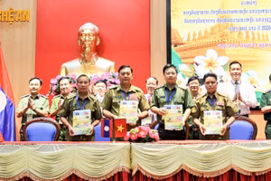 Lãnh đạo Công an các tỉnh Nghệ An, Xiengkhuang, Bolikhamsai, Houaphan ký kết Biên bản hợp tác. (Ảnh: CTV)