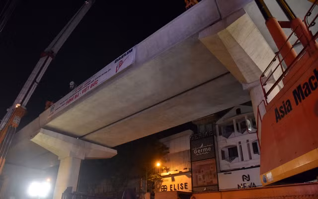 Lắp đặt thành công dầm cuối cùng trên tuyến đường sắt Nhổn - Ga Hà Nội ảnh 9