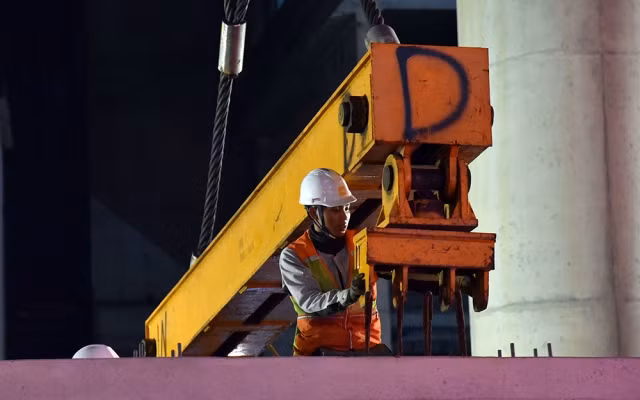 Lắp đặt thành công dầm cuối cùng trên tuyến đường sắt Nhổn - Ga Hà Nội ảnh 7