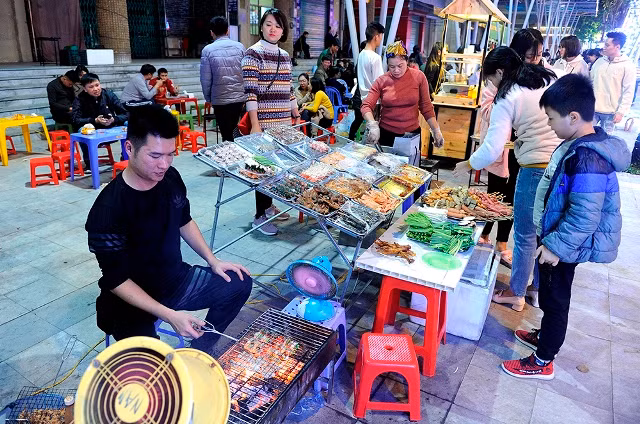 Nhộn nhịp phố đi bộ và chợ ẩm thực phố núi Cao Bằng ảnh 6