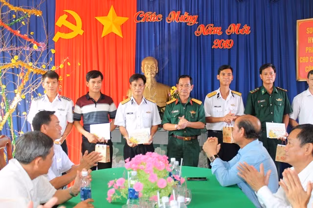 Mang sắc xuân đến đảo Thổ Chu ảnh 6 Mang sắc xuân đến đảo Thổ Chu ảnh 6