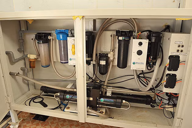 Cận cảnh máy lọc nước biển thành nước ngọt ở Trường Sa ảnh 2 Cận cảnh máy lọc nước biển thành nước ngọt ở Trường Sa ảnh 2