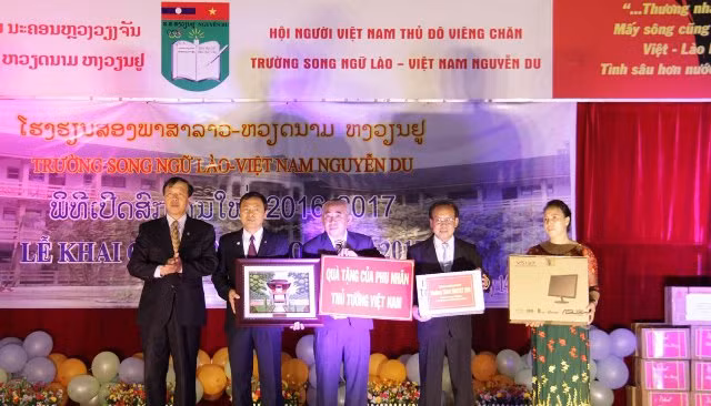 Trường song ngữ Lào-Việt Nam Nguyễn Du chào mừng năm học mới ảnh 2 Trường song ngữ Lào-Việt Nam Nguyễn Du chào mừng năm học mới ảnh 2