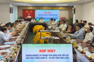Tỉnh Vĩnh Long tổ chức họp mặt doanh nghiệp có thành tích đóng góp nổi bật cho phát triển kinh tế-xã hội. (Ảnh: HOÀNG TRUNG)
