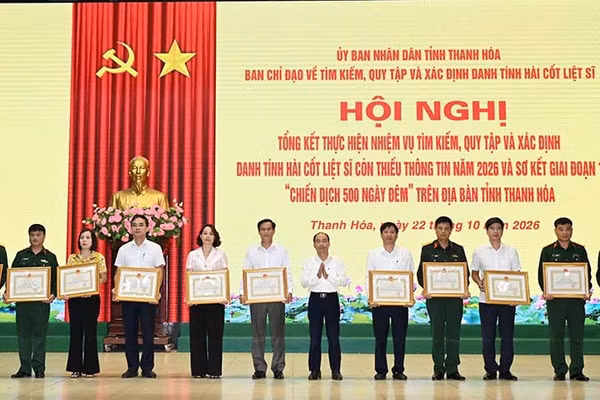 Tỉnh Thanh Hóa tặng Bằng khen cho các tập thể có thành tích xuất sắc trong tìm kiếm, quy tập, xác định danh tính liệt sĩ. (Ảnh: Bộ Chỉ huy quân sự tỉnh Thanh Hóa)