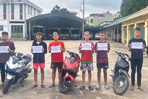 Nhóm thanh, thiếu niên liên quan hành vi gây rối trật tự công cộng. (Ảnh: Công an Thanh Hóa)