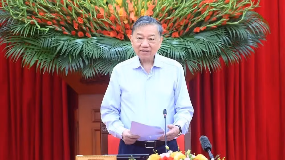 Tổng Bí thư, Chủ tịch nước Tô Lâm đã ký ban hành Nghị quyết số 24-NQ/TW ngày 22/8/2026 về phát huy tính tiên phong, gương mẫu, tinh thần đổi mới, dám nghĩ, dám làm, dám chịu trách nhiệm của đội ngũ cán bộ, đảng viên trong kỷ nguyên mới. (Ảnh: ĐĂNG KHOA)