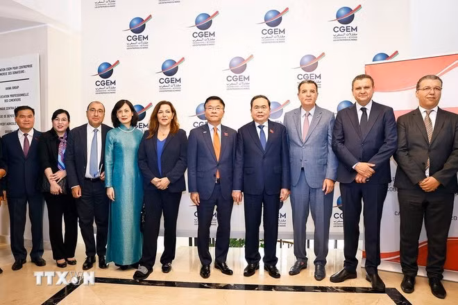 ttxvn-chu-tich-quoc-hoi-du-toa-dam-thuc-day-hop-tac-kinh-te-thuong-mai-va-dau-tu-viet-nam-maroc4-12276058673616625718448.jpg