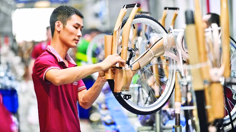Dây chuyền sản xuất xe đạp Thống Nhất, góp phần nâng tầm giá trị sản phẩm “Made in Vietnam”. (Ảnh: THÀNH ĐẠT) 