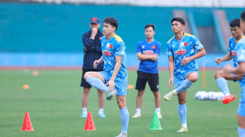 Cầu thủ Khổng Minh Gia Bảo trong buổi tập đầu tiên với tuyển Việt Nam. (Ảnh: Đức Cường)