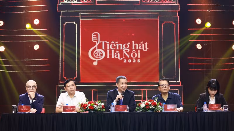 Ban Chỉ đạo và Ban tổ chức cuộc thi "Tiếng hát Hà Nội 2025" gặp gỡ báo chí sáng 15/10.