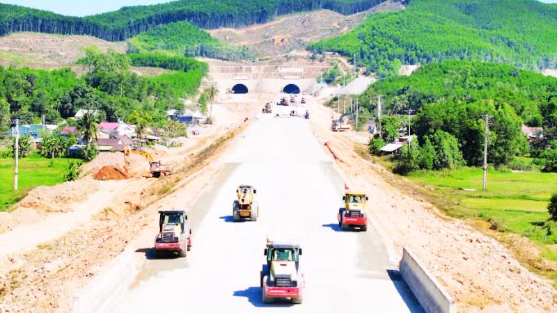 Trong dịp 19/8, cả nước hoàn thành, đưa vào khai thác hơn 200km đường cao tốc. (Ảnh: THƯ LÊ) 