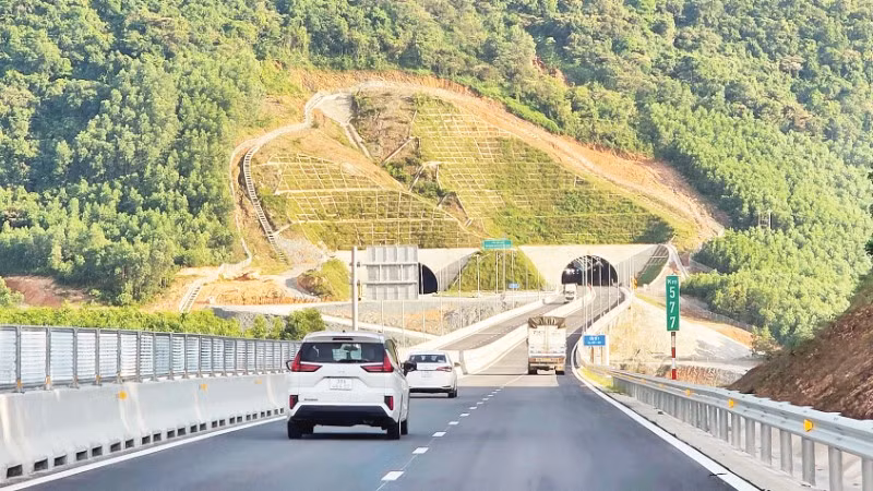 Hầm Đèo Bụt, nằm trên đường cao tốc bắc-nam, do Tập đoàn Sơn Hải thi công. (Ảnh: NAM HẢI)