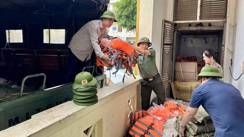 Công an tỉnh Ninh Bình chuẩn bị các thiết bị, vật tư sẵn sàng phòng chống, ứng phó với bão số 9.