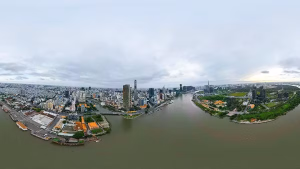Thành phố Hồ Chí Minh nhìn từ hướng sông. (Ảnh: Thế Anh)