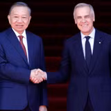 Tổng Bí thư, Chủ tịch nước Tô Lâm và Thủ tướng Canada Mark Carney chụp ảnh chung. (Ảnh: TTXVN)
