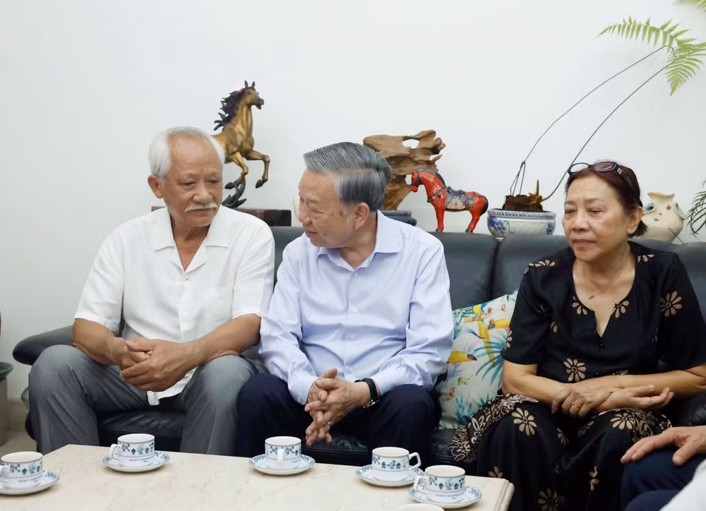vna-potal-tong-bi-thu-chu-tich-nuoc-dang-tuong-tuong-nho-cac-dong-chi-lanh-dao-tien-boi-8727272.jpg