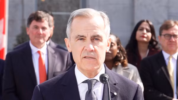 Thủ tướng Canada Mark Carney phát biểu tại Ottawa. (Ảnh: THX/TTXVN)