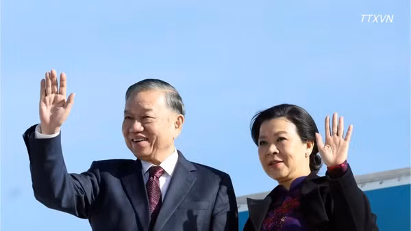 Tổng Bí thư, Chủ tịch nước Tô Lâm và Phu nhân rời thủ đô Brussels, kết thúc tốt đẹp chuyến thăm chính thức Liên minh châu Âu và Vương quốc Bỉ. (Ảnh: Thống Nhất/TTXVN)