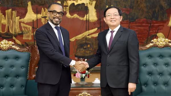 Phó Thủ tướng Hồ Quốc Dũng tiếp ông Cris Turner, Phó Chủ tịch toàn cầu về quan hệ Chính phủ và chính sách công của Google. (Ảnh: chinhphu.vn/Gia Huy)