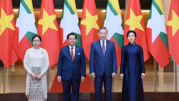 Tổng Bí thư, Chủ tịch nước Tô Lâm và Phu nhân Ngô Phương Ly với Tổng thống Myanmar Min Aung Hlaing và Phu nhân Kyu Kyu Hla.