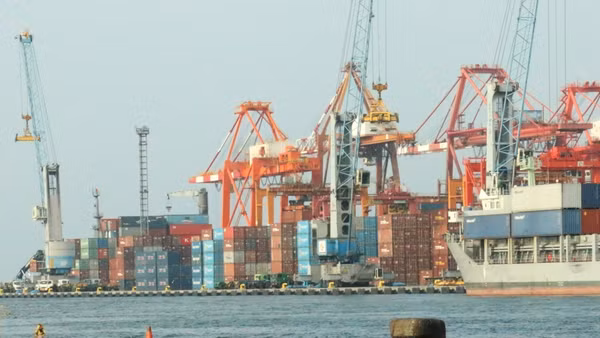 Container hàng hóa tại cảng Priok, Jakarta, Indonesia. (Ảnh: TTXVN)