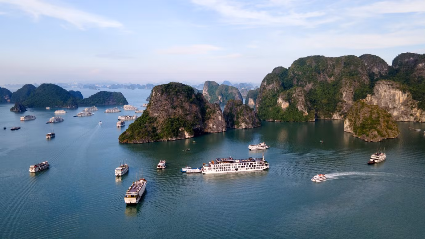 Vịnh Hạ Long, thành phố Quảng Ninh. (Ảnh: THẾ ĐẠI)