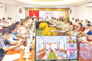 Buổi đối thoại giữa lãnh đạo tỉnh với các tổ chức kinh tế tập thể.