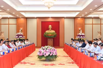 Tập thể Bộ Chính trị làm việc với Thành ủy Hà Nội về chuẩn bị Đại hội Đảng bộ Thành phố nhiệm kỳ 2025-2030. (Ảnh: ĐĂNG KHOA)