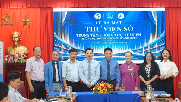 Ra mắt Thư viện số trung tâm thông tin, thư viện Trường đại học Văn hóa Thành phố Hồ Chí Minh. (Ảnh: VÕ HƯƠNG)