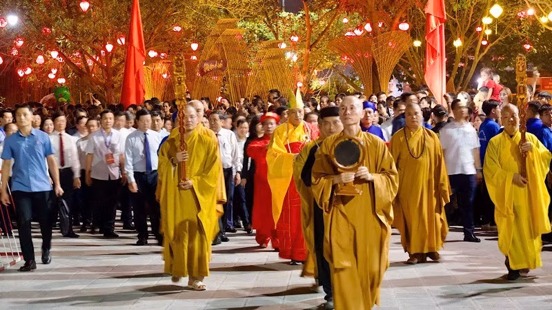Quang cảnh Lễ tưởng niệm 725 năm ngày mất Anh hùng dân tộc Hưng Đạo Đại Vương Trần Quốc Tuấn.