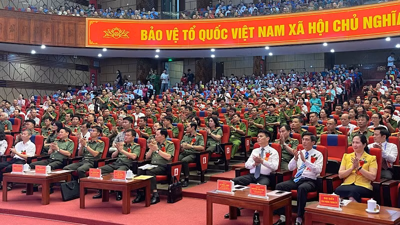 Hơn 1.200 đại biểu dự Ngày hội toàn dân bảo vệ an ninh Tổ quốc năm 2025 tại Trung tâm văn hóa Xứ Đông (phường Lê Thanh Nghị).